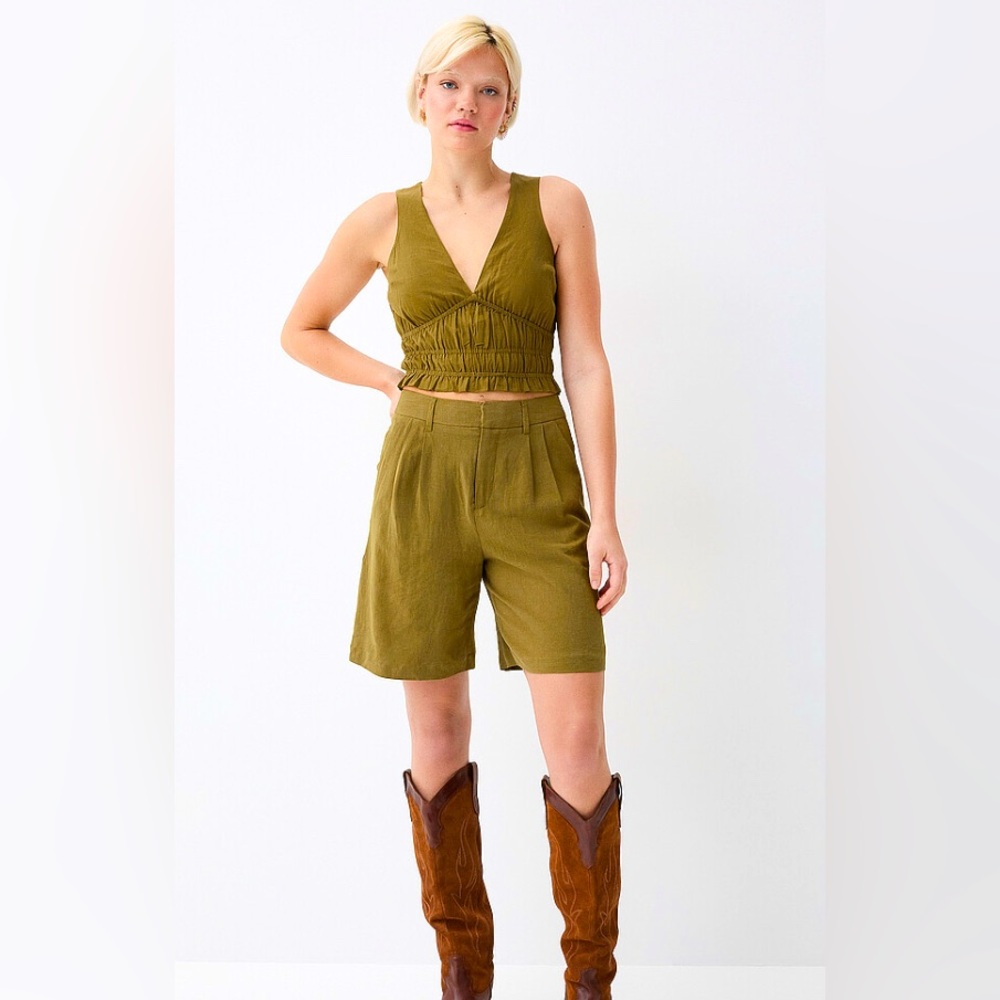 Linen Blend pleated wide-leg Bermuda short